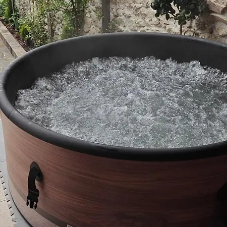 Villa Newly Built Family With A Jacuzzi *